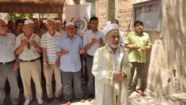 Filistin'de Hayatını Kaybedenler İçin Gıyabi Cenaze Namazı Kılındı