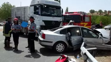 Gaziantep'te Tır Otomobile Çarptı: 1 Ölü 4 Yaralı