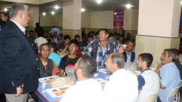 Ağrı Valisi Tekinarslan, İftarda Vatandaşlarla Buluştu