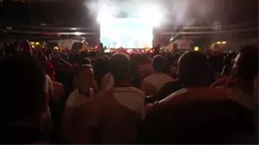 Avrupa'nın en büyük mobil LED ekranından Final Maçı ve sevinç gösterileri -