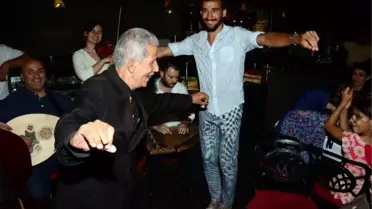 Samiha Şakir Huzurevi Sakinleri Söyledi, Mehmet Topal Vokal Yaptı