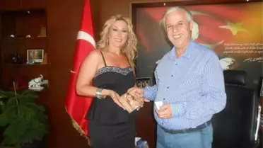 Sanatçı Dilek Eser'den Başkan Süleyman Toyran'a Ziyaret