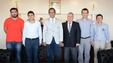 Uluslararası Öğrenci Sempozyumu Katılımcılarından Özer'e Ziyaret