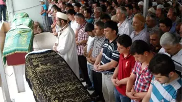 Karabük'te Kazada Ölen Aynı Aileden 4 Kişi Toprağa Verildi