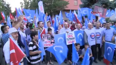 Sen'den Çin Protestosu