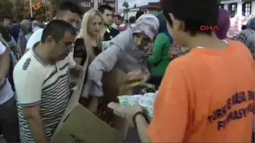 Filistin Halkı İçin Simit ve Ayranla İftar Yaptılar