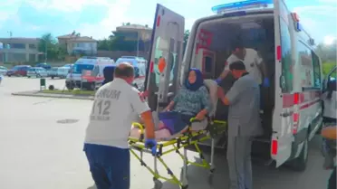 Osmancık'ta Otomobil Reklam Levhasına Çarparak Durabildi