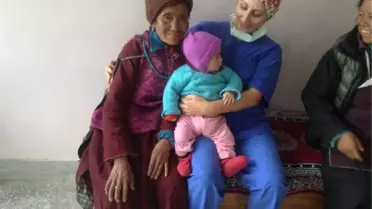 Türk Doktor Yıllık İzninde Hindistan'a Gidip Gönüllü Çalıştı