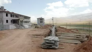 Müdür Taş, Okul İnşaatlarında İncelemelerde Bulundu