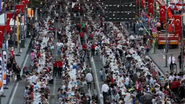 Binlerce İnsan Tek Bir Sofra'