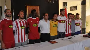 Sivasspor'da Yeni Transferlere İmza Töreni Yapıldı