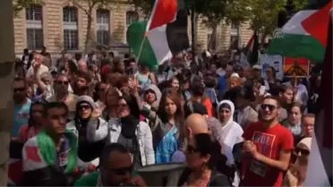 Paris'te izinsiz gösteri gerginliği