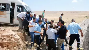 Lastiği Patlayan Minibüs Devrildi: 14 Yaralı