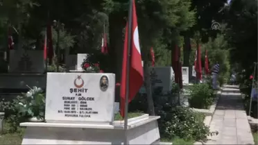 Şehitleriyle bayramlaştılar -