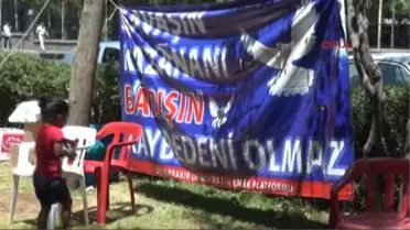 Diyarbakır'da Anneler Aldıkları Bayramlıklarıyla Çocuklarını Bekliyor