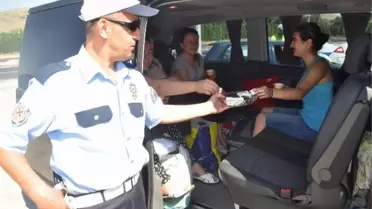 Yozgat'ta Polisler Sürücüleri İkram İçin Durdurdu