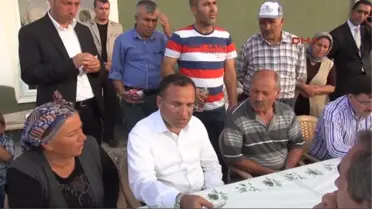 Işid Tarafından Kaçırılan Polis Memurunun Ailesine Bayram Ziyareti