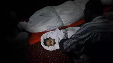 İsrail 4 Saatlik Ateşkesin Ardından Tekrar Şucaiyye'yi Vurmaya Başladı