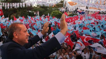 Seçimden Sonra Söylesin Diye Demirtaş'a Türkü Tavsiyesi