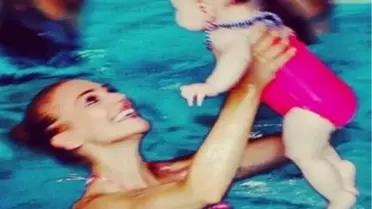 Meryem Uzerli, Yüzünü Sakladığı Kızıyla Yeni Fotoğraf Paylaştı