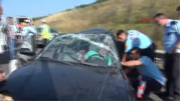 Otomobil, Yakıtı Biten Otomobile Çarptı: 1 Ölü, 10 Yaralı