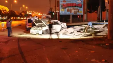 Bursa'da Otomobil Durağa Çarptı: 2 Ölü, 2 Yaralı