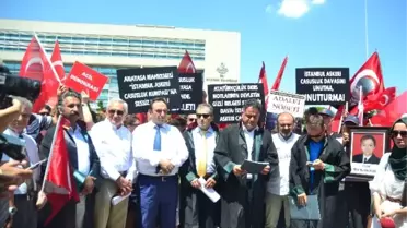 Casusluk Davasının Tutuklu Asker Sanıklarının Yakınları Anayasa Mahkemesi Önünde Eylem Düzenledi