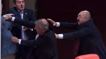 TBMM Genel Kurulu'nda Yumruklu Kavga