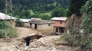 Rize'de 3 Saatte Metrekareye 124 Kilo Yağış Düştü