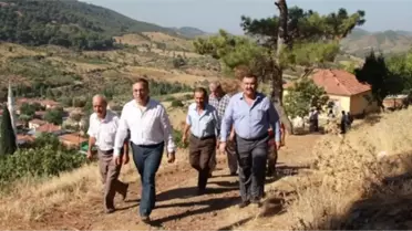 Bayındır'ın Doktor Başkanı Köy Köy Dert Dinliyor