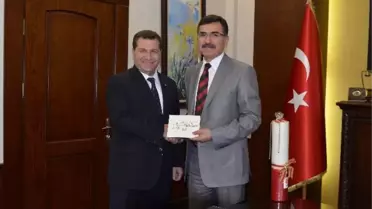 Kırmızı Dipli Mum ile Güreş Daveti