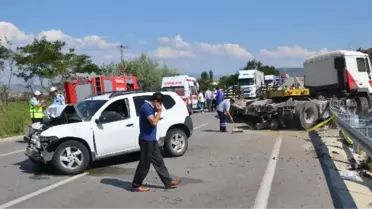 Freni Kilitlenen Tır Zincirleme Kazaya Neden Oldu: 7 Yaralı