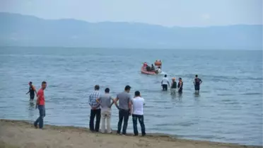 İznik Gölünde Kaybolan Gençlerden Birinin Cesedi Bulundu