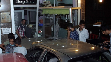 Kontrolden Çıkan Otomobil Baklava Vitrinine Daldı