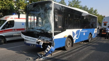 Denizli'de Minibüs ve Otobüs Çarpıştı