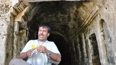 Aya Nikola Manastırı Gönüllü Bekçisi Ziyaretçileri 'Bu Fasulye 7,5 Lira' Şarkısı ile Karşılıyor