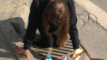 Ayağı Mazgala Sıkışan Genç Kız Zor Anlar Yaşadı