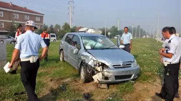 İki Otomobil Kavşakta Çarpıştı: 6 Yaralı