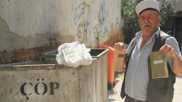 Çöpten Müftünün Sarığı ve Dini Kitaplar Çıktı