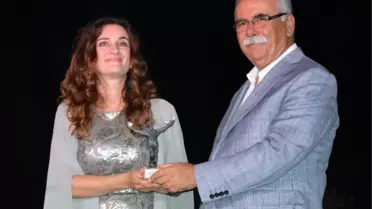 Homeros Ödülü Anjelika Akbar'ın