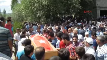 Kayseri'de Trafik Kazasında Ölen Polis Toprağa Verildi