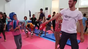 Ezidi Çocuk ve Gençler Yaşama Yeniden Tutunuyor
