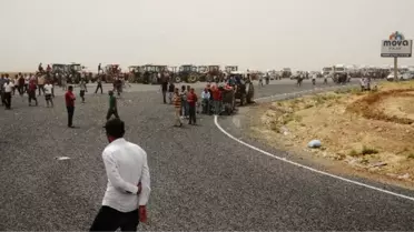Çiftçiler Mardin Nusaybin Yolunu Trafiğe Kapattı