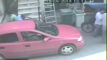 Çanta Hırsızlarını 7 Saat Tuvalet Nöbeti Tutan Polis Yakaladı