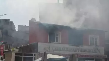 Erzurum'da İki Katlı Binada Yangın Çıktı
