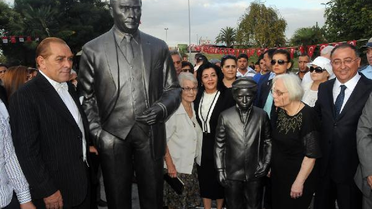 Yalova'ya Atatürk ve Sığırtmaç Mustafa Heykeli