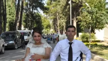 Tekerlekli Sandalyeyle Nikah Masasına Oturdular