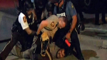 ABD'de Polisin Aa Muhabirini Gözaltına Alması
