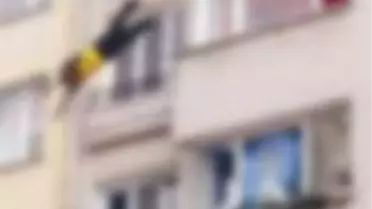 4. Kattan Otomobilin Üstüne Düştü