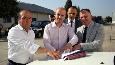 Büyükşehirden İlçe Belediyelerine İş Makinesi Filosu